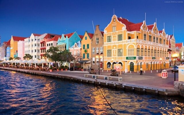 curacao buildings.jpg